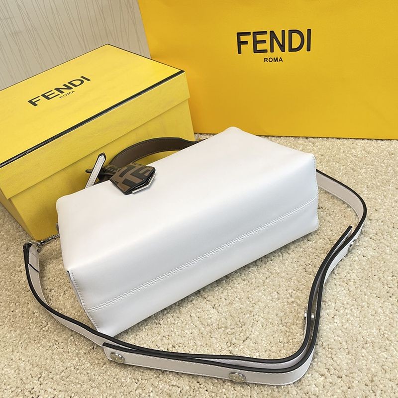 大人気!!新色フェンディ コピー バイ ザ ウェイ ミディアム レザー ボストンバッグ fek65311