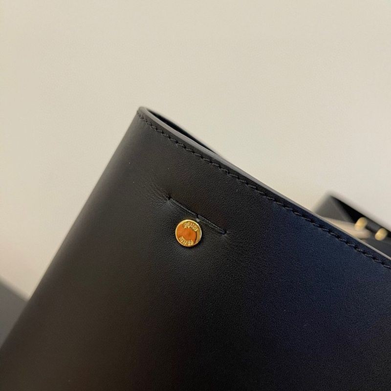 定番フェンディ ウェイ コピー ミディアム レザーバッグ fen48136