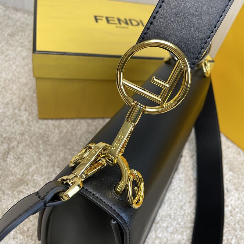 秋冬新作フェンディ キャナイ エフ 偽物 レザー バッグ fem67499