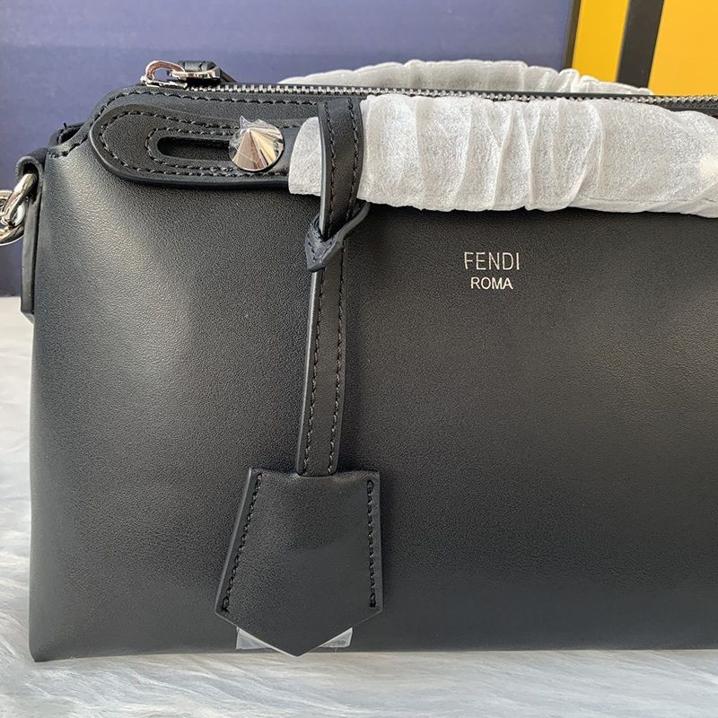 ★日本!!人気！フェンディ バイ ザ ウェイ 偽物 ミディアム レザー ボストンバッグ fev95486