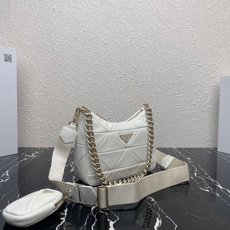 大人気!!新色プラダ 偽物トライアングルロゴ付き シープファー ショルダーバッグ pur05387