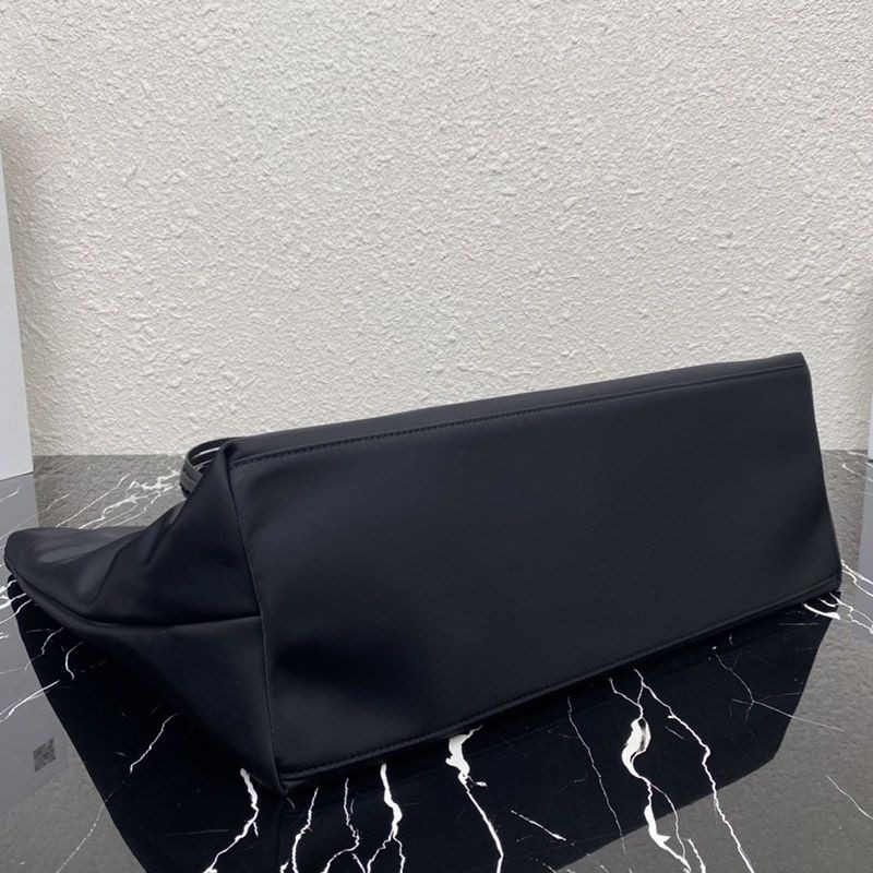 超希少！【プラダ】プラダ*Re Nylon コピーサフィアーノレザー トートバッグ pus78470