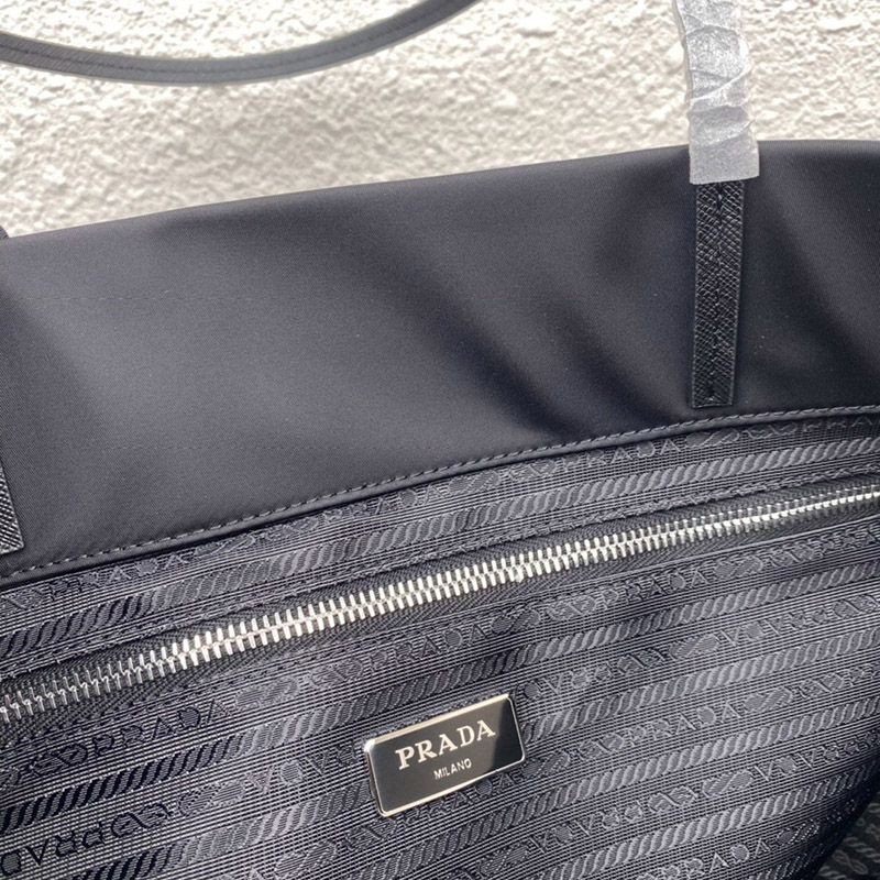 超希少！【プラダ】プラダ*Re Nylon コピーサフィアーノレザー トートバッグ pus78470