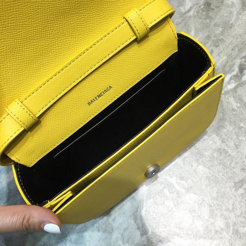 大人気！新色☆希少 バレンシアガ ショルダーバッグ 偽物カメラバッグ bag83787