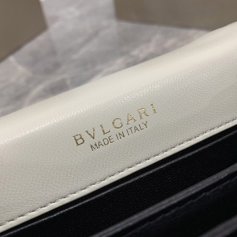 人気急上昇【ブルガリ】新色! SERPENTI FOREVER 白 ナッパ ハンドバッグ 偽物 Buj11725