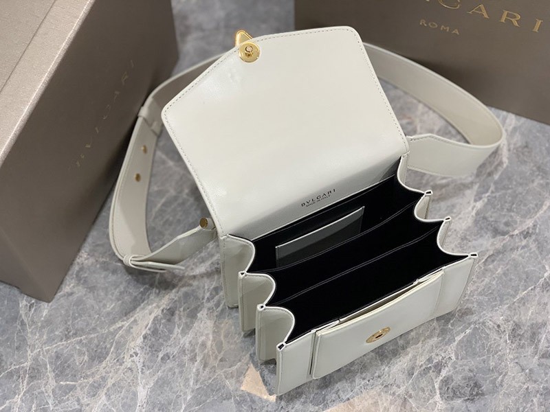 人気急上昇【ブルガリ】新色! SERPENTI FOREVER 白 ナッパ ハンドバッグ 偽物 Buj11725