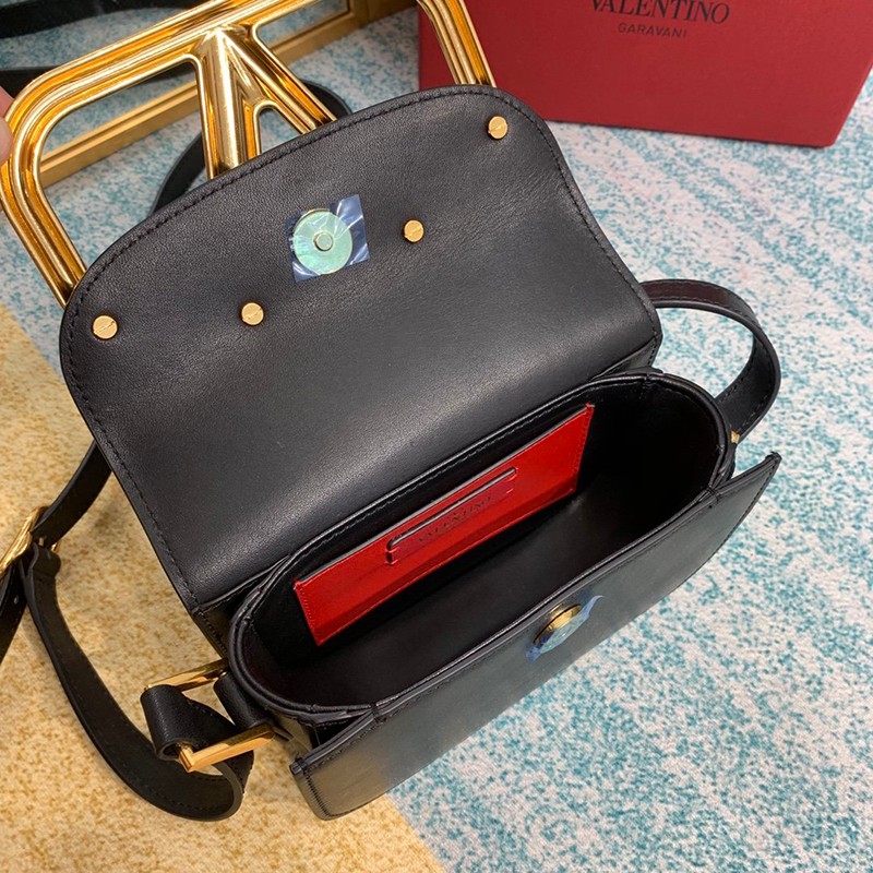 送料込ヴァレンティノ ショルダーバッグ 偽物 Vロゴ SUPERVEE レザー クロスボディバッグ Vuh72748
