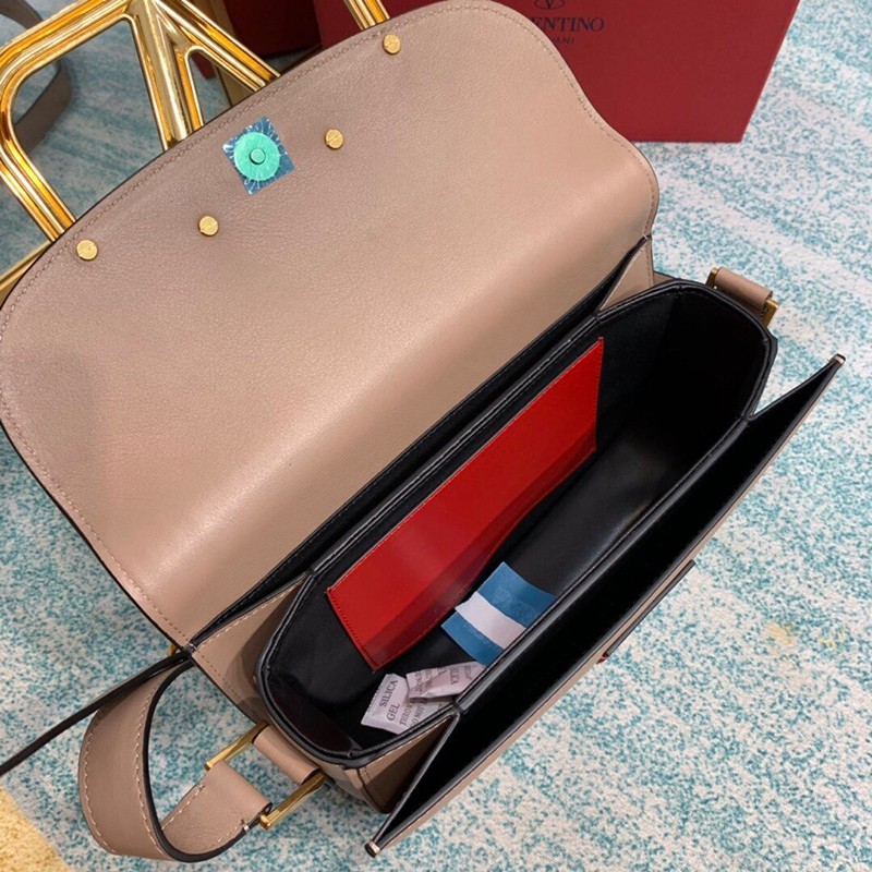 大人気！ヴァレンティノ ショルダーバッグ 偽物 Vロゴ SUPERVEE レザー クロスボディバッグ Vug57845