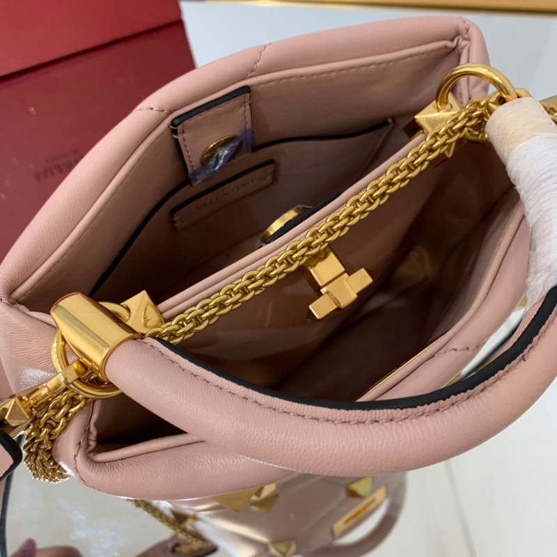 ＊関税込み ヴァレンティノ ハンドバッグ コピー ROMAN STUD QUILTED Vuy42021