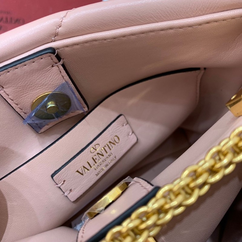 ＊関税込み ヴァレンティノ ハンドバッグ コピー ROMAN STUD QUILTED Vuy42021