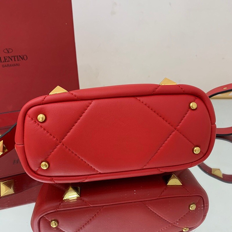 《大人気》ヴァレンティノ ハンドバッグ 偽物 ROMAN STUD QUILTED Vuj81781