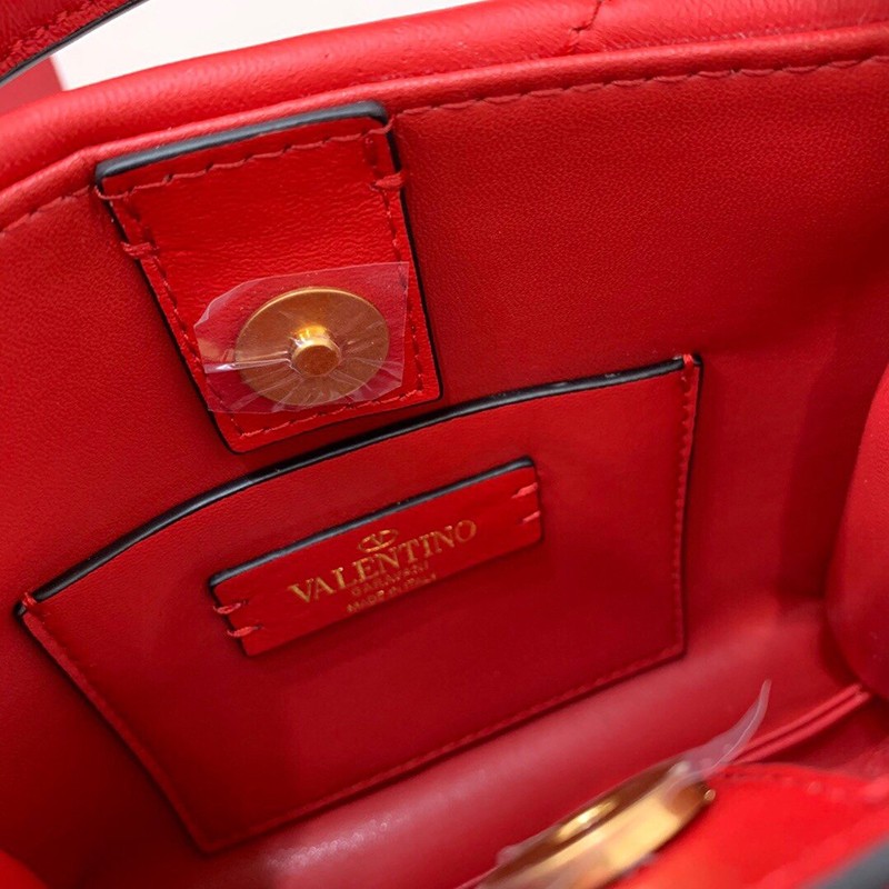 《大人気》ヴァレンティノ ハンドバッグ 偽物 ROMAN STUD QUILTED Vuj81781