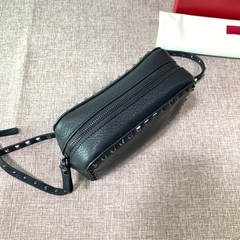 定番ヴァレンティノ ショルダーバッグ コピー ハンドバッグ★ロックスタッズ Vuf33430