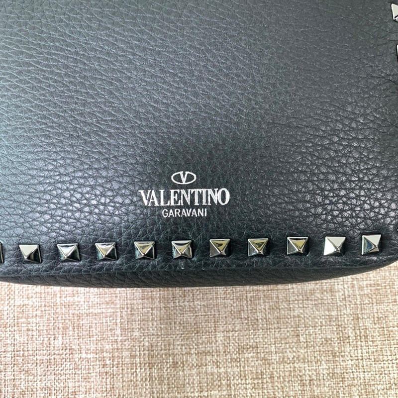 定番ヴァレンティノ ショルダーバッグ コピー ハンドバッグ★ロックスタッズ Vuf33430