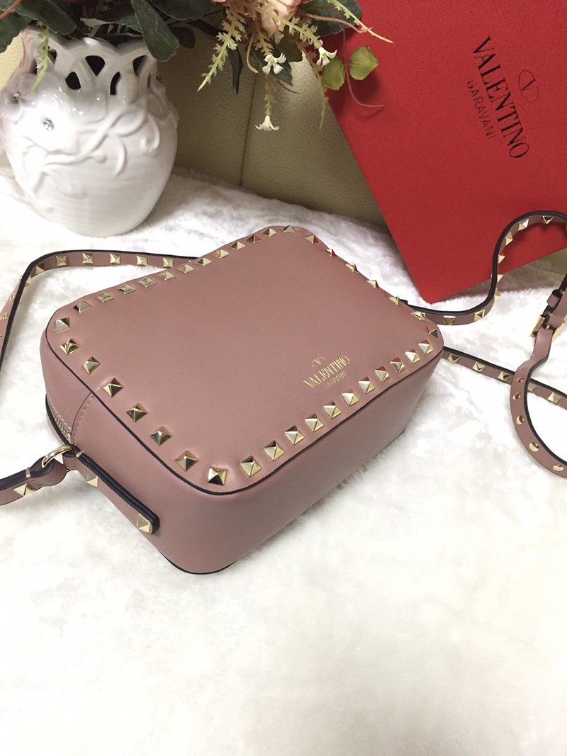 ★日本!!人気！ヴァレンティノ ショルダーバッグ コピー ハンドバッグ★ロックスタッズ Vuy67038
