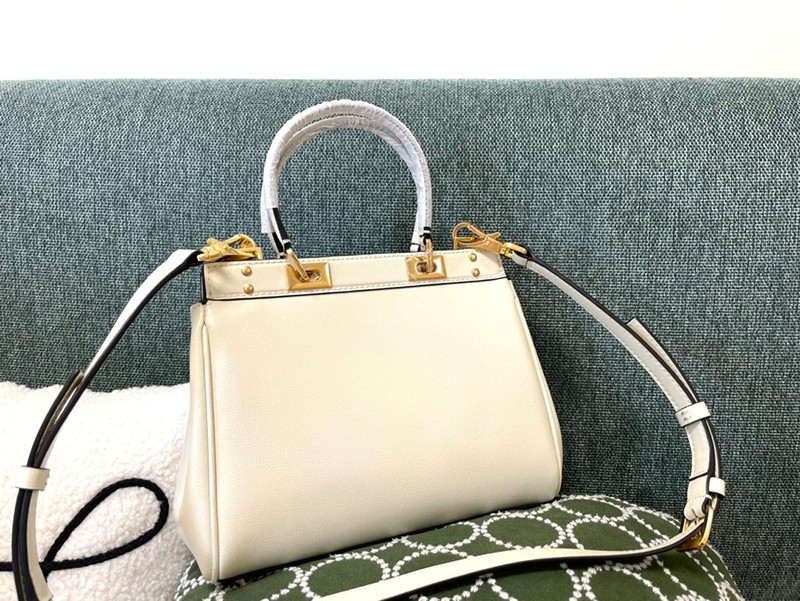 【日本未発売】【ヴァレンティノ ハンドバッグ コピー】ROCKSTUD ALCOVE Vul31375