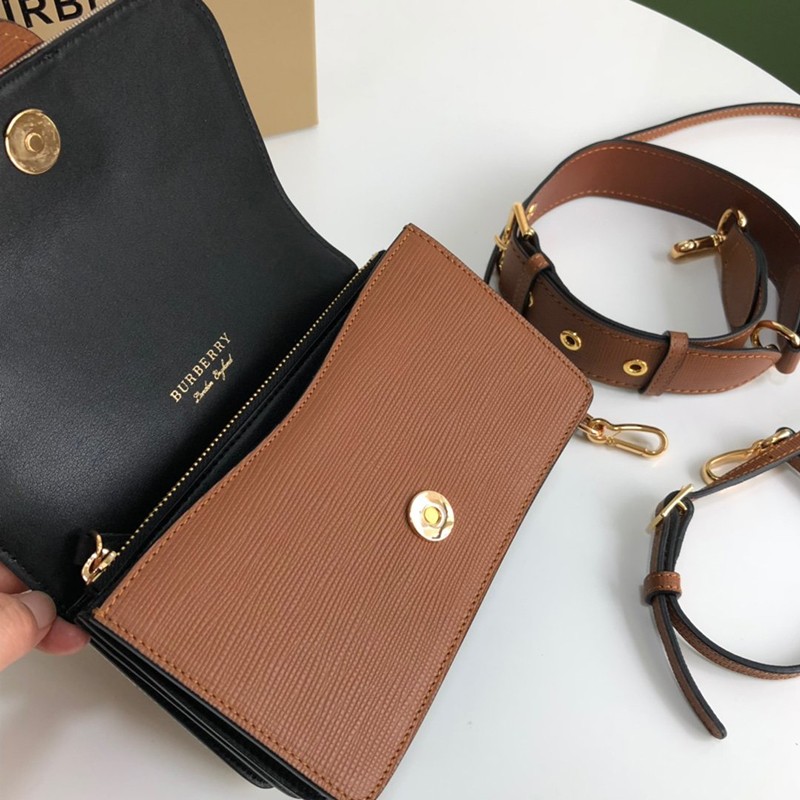 日本未入荷【バーバリー ショルダーバッグ 偽物】クロスボディ ZIP&バックル Baw86557