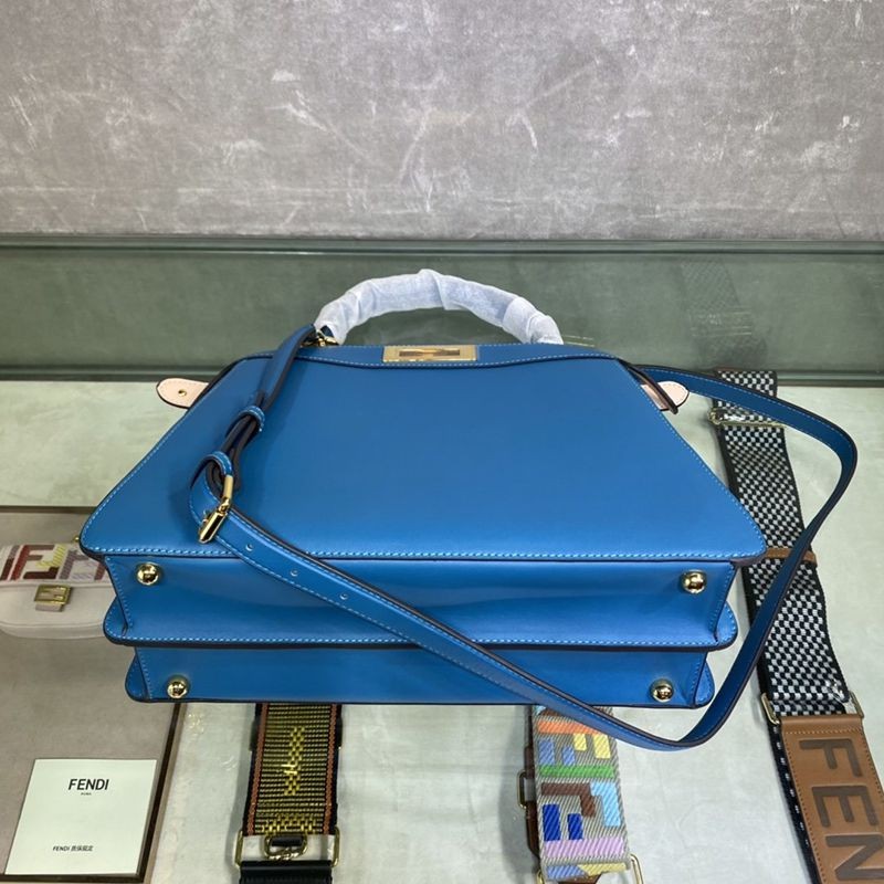 超希少！フェンディ コピー ピーカブー アイシーユー ミディアム フルグレインレザー バッグ feg41059
