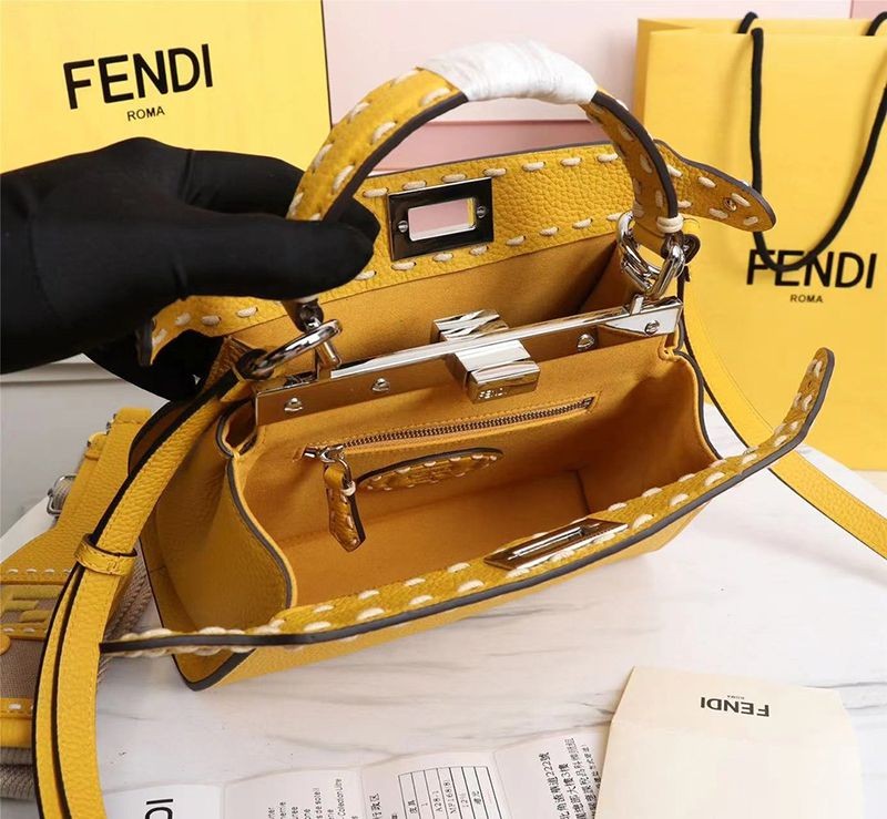 秋冬新作フェンディ ピーカブー 偽物 ミニ フルグレインレザー バッグ fed53816