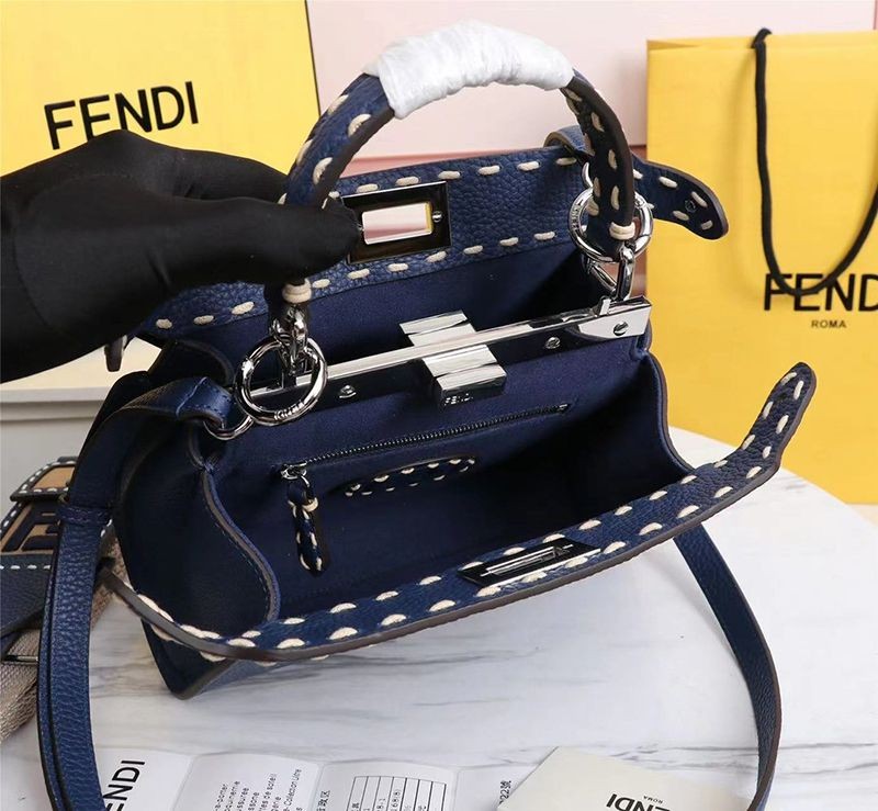 入手困難フェンディ 偽物 ピーカブー ミニ フルグレインレザー バッグ feq31832