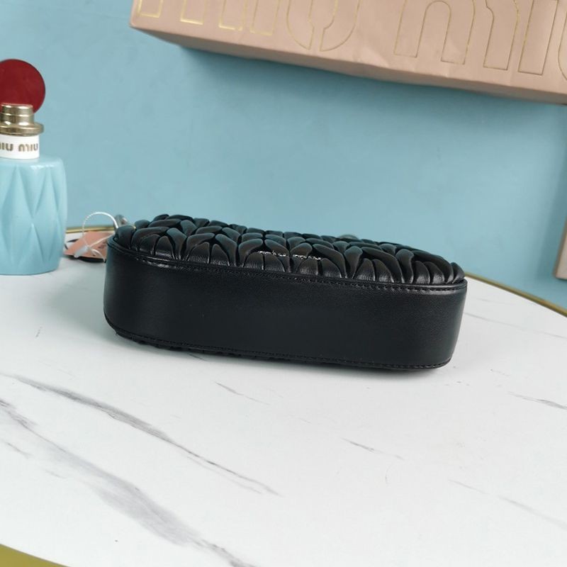 累積売上総額第１位！ミュウミュウ コピー マテラッセナッパレザー バッグ myj56513