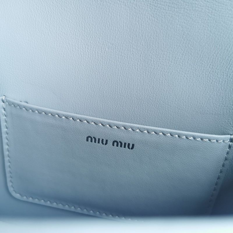 ☆超人気☆ミュウミュウ コピー キルティングナッパレザーのミニバッグ mye25902