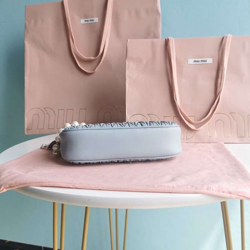 定番ミュウミュウ 偽物 マテラッセナッパレザー パール付き ショルダーバッグ myl88966