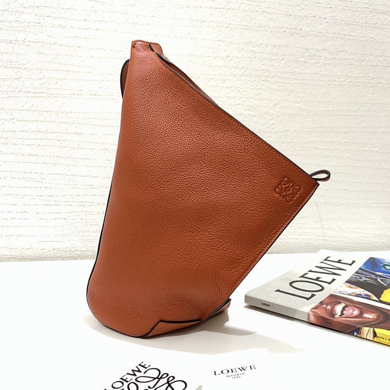 世界中で大人気♪ロエベ ショルダーバッグ 偽物 アントン スリング Anton Sling カーフスキン B511A09X06