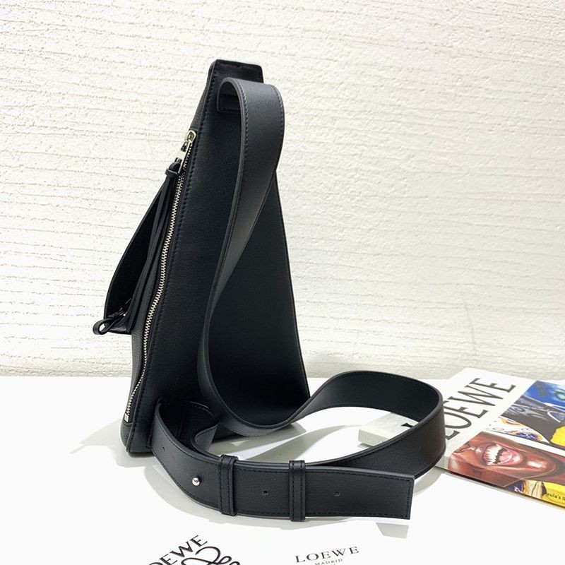 大人気！ロエベ ショルダーバッグ 偽物 アントン スリング Anton Sling カーフスキン loq24862