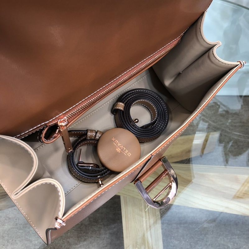 目を惹くカラー デルボー カーフスキン ブリヨン コピー ショルダー ハンドバッグ Dei09739