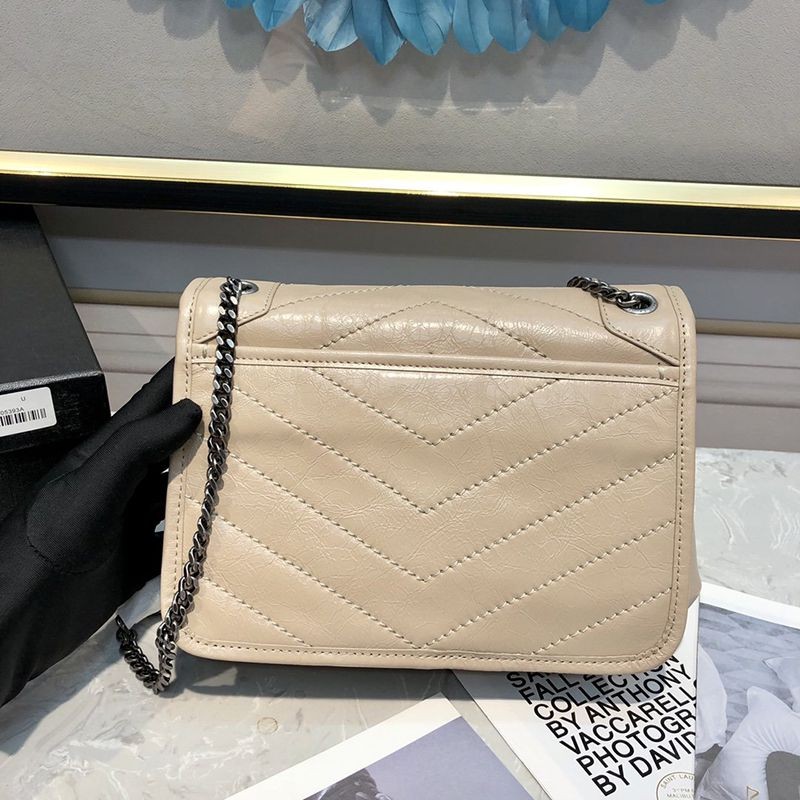 【日本未発売】サンローラン ショルダーバッグ 偽物 ニキ ベイビー クリンクルヴィンテージレザー Sav69448