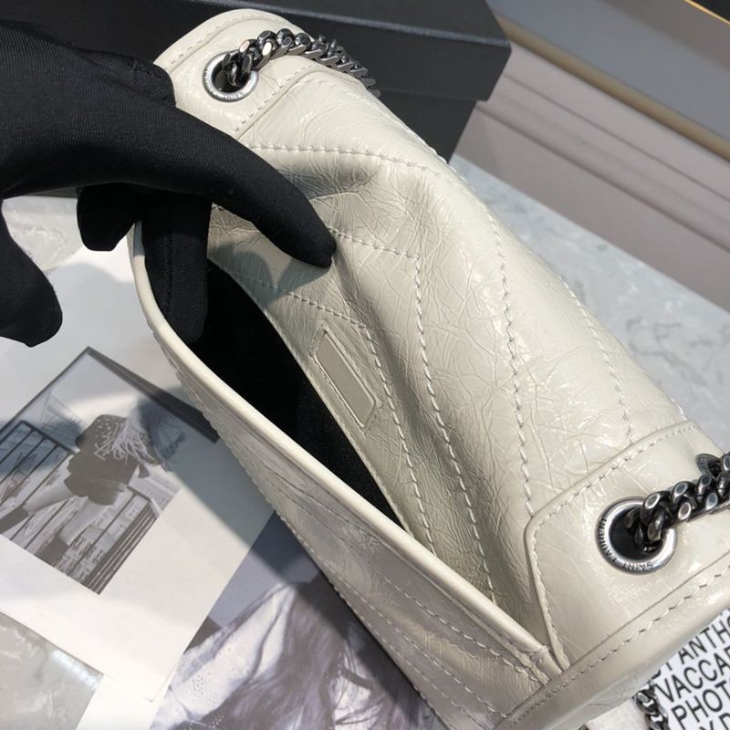 可愛いサンローラン スーパーコピー ショルダーバッグ ニキ ベイビー クリンクルヴィンテージレザー Saj00394
