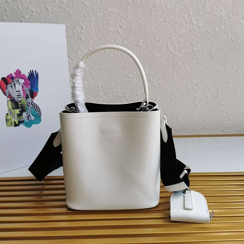 新作限定【21AW】プラダ カーフ ハンドバッグ 偽物 pus62368