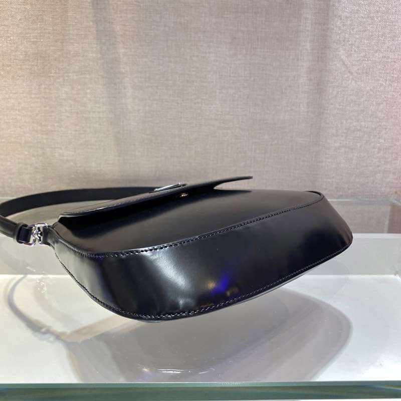 新作限定 プラダ★フラップ付きクレオショルダーバッグ 稀少 pup35338