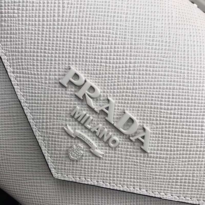 大人気！新作 プラダ ショルダーバッグ スーパーコピー pue81137