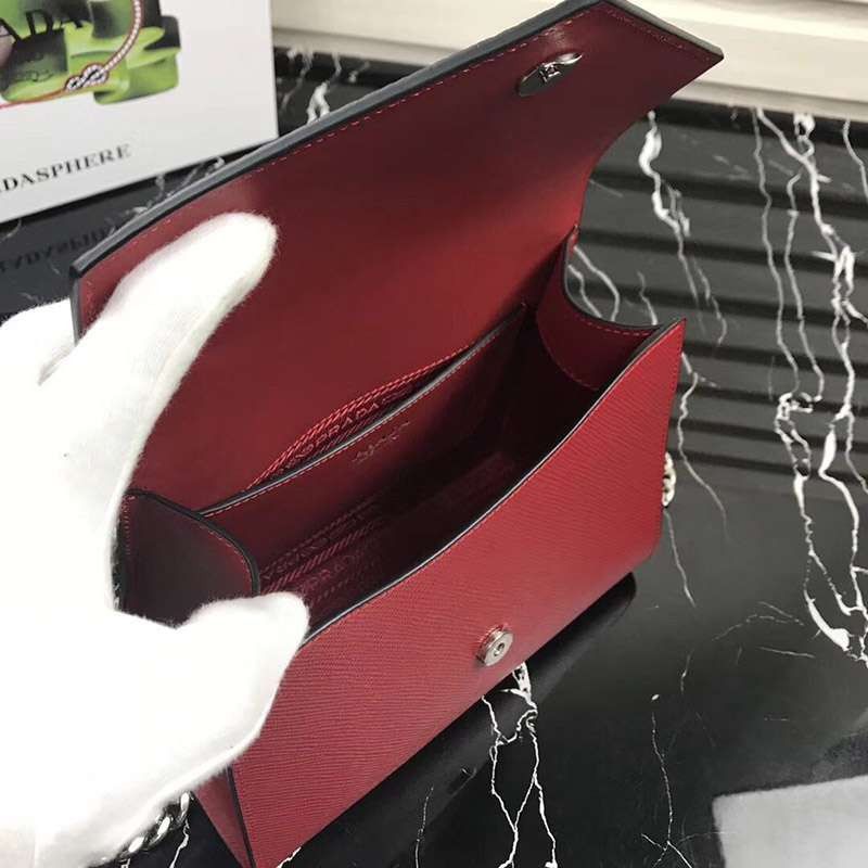 大人気!!新色 プラダ ショルダーバッグ【人気商品】 put19368