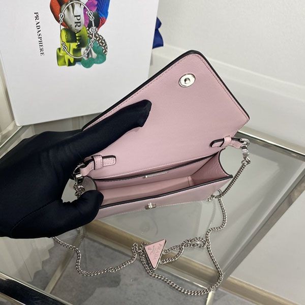 21-22AW プラダ ブラッシュドレザーショルダーバッグ 偽物 ビッグロゴ チェーン pup41758