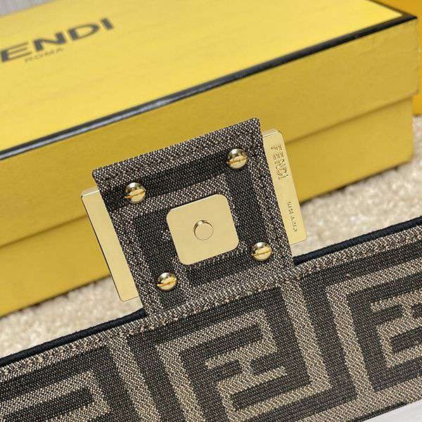 フェンディ ヴェルサーチェ フェンダーチェ 偽物コラボ ショルダーバッグ feo45288