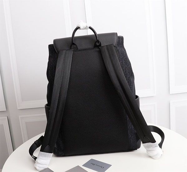 累積売上総額第１位！ディオール OBLIQUE MOTION バックパック 偽物 dej90071