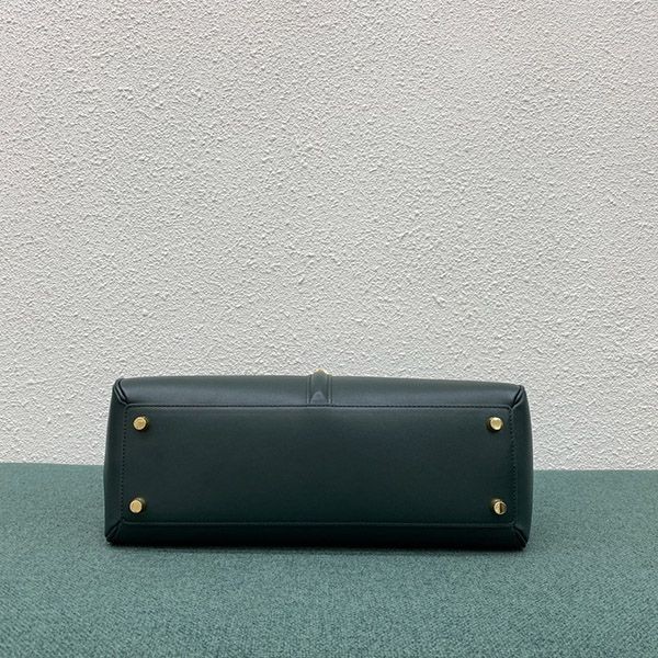 ☆超人気☆セリーヌ 16（セーズ） コピー ミディアム ショルダーバッグ グリーン【3サイズ】 Cem85504