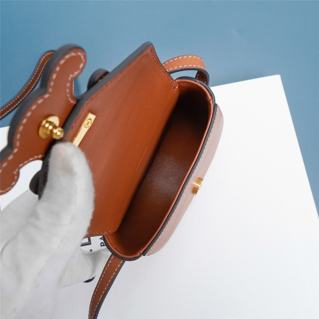 【日本未発売】セリーヌ 偽物 ミニ ブザス キュイル トリオンフ ショルダーバッグ 10J303DPQ04LU