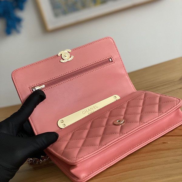目を惹くカラー シャネル ミニサイズ 19cm ハンドバッグ コピー shj75436