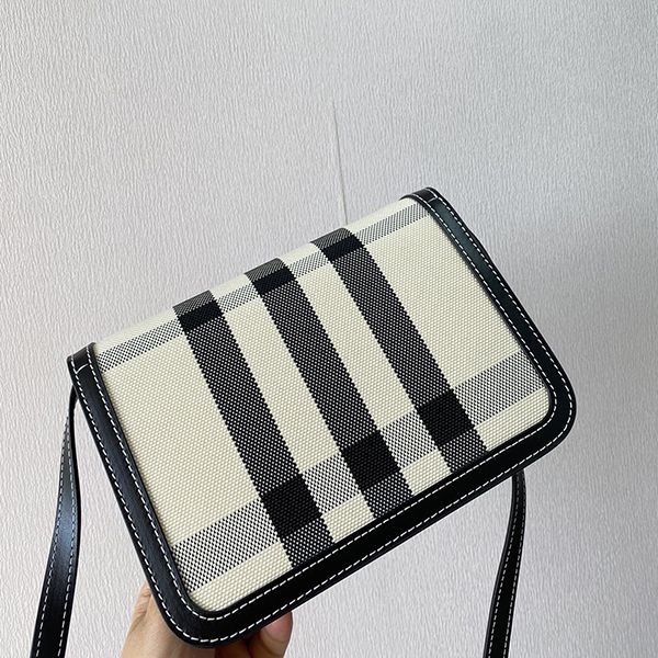 稀少バーバリー ショルダーバッグ 偽物ミディアムキャンバス レザー TBバッグ Baa13850