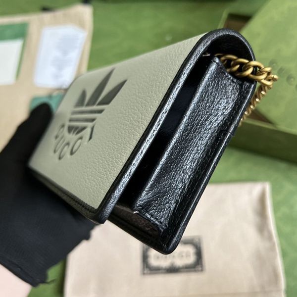 超希少！アディダス×グッチ コピー チェーン付き ウォレット ショルダーバッグ 621892UZ3BG6484