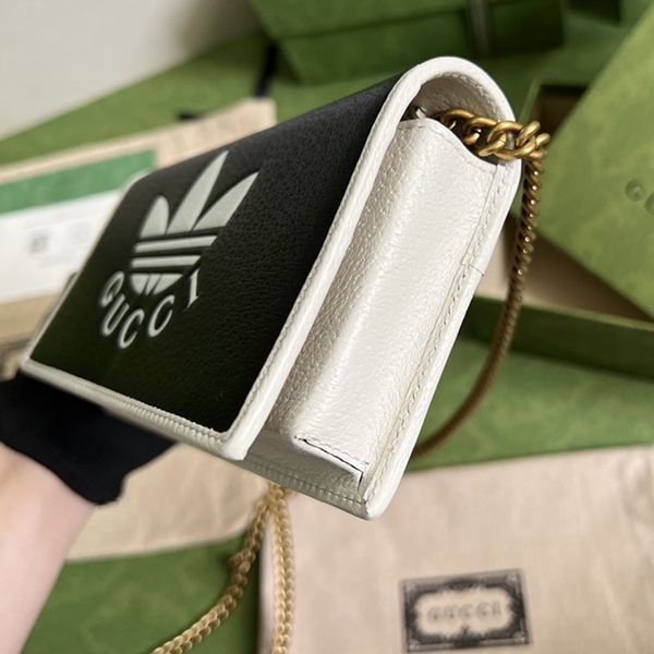 入手困難アディダス×グッチ 偽物 チェーン付き ウォレット ショルダーバッグ