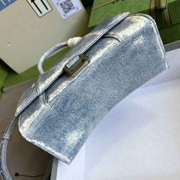 【日本未発売】バレンシアガ Hourglass スモールハンドバッグ 偽物 5935462104W9064