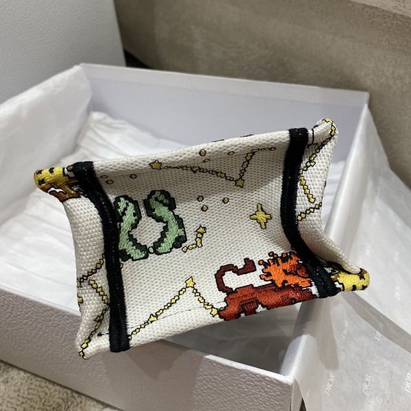 ☆新作☆ディオール BOOK TOTE ミニ フォンバッグ 偽物 dem68066