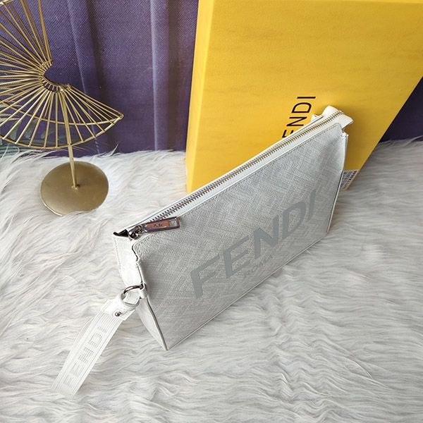 日本未入荷フェンディ 偽物☆FFファブリック スリム クラッチバッグ 7VA564AJJ4F1HR7