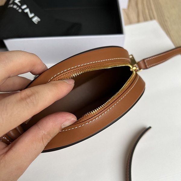 セリーヌ オーバルバッグ キュイル トリオンフ 偽物 ナチュラル / タン 198602EFL02NT