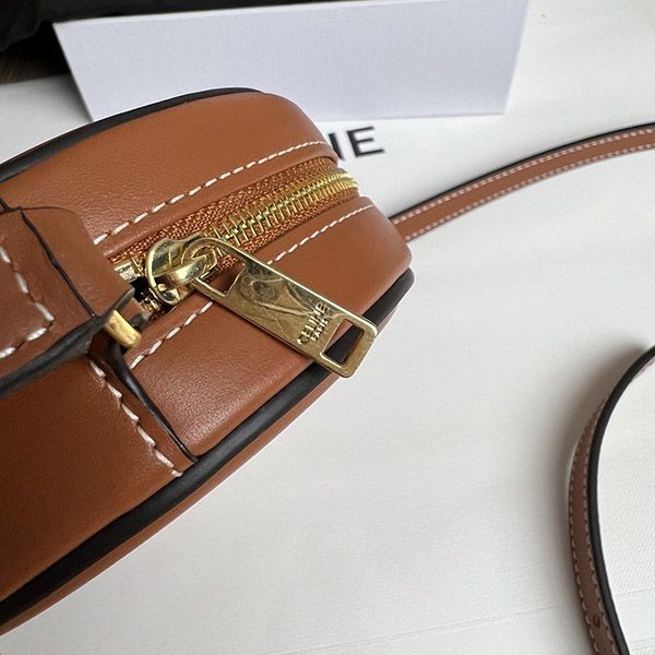 セリーヌ オーバルバッグ キュイル トリオンフ 偽物 ナチュラル / タン 198602EFL02NT